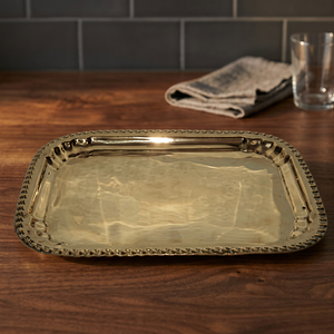 Plateau rectangulaire en laiton gravé de luxe avec motif horizontal pour la décoration de fête - Product Image 1