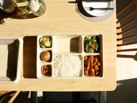 Boîte plate jetable écologique et biodégradable en papier kraft à six compartiments, auto-érectible, de qualité alimentaire, pour sushis et sucre