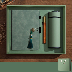 Set de Regalo de Cuaderno de Cuero PU de Lujo con Bolígrafo de Madera y Borla Decorativa Verde, Regalo Empresarial Premium con Logotipo Personalizado - Product Image 1