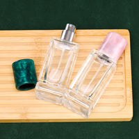 Vente en gros 30ml 50ml 100ml Bouteille d'emballage de parfum vide de luxe à couvercle de voyage Bouteille de parfum en verre pulvérisé avec couvercle de couleur