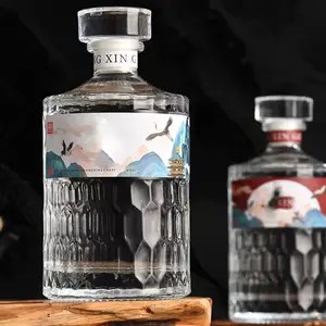 लक्जरी अद्वितीय पहाड़ के आकार का बॉटम खाली तैयार क्रिस्टल शराब स्पिरिट कांच की बोतल ग्लास स्टॉपर के साथ अल्कोहल वोदका रम जिन