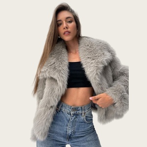 Manteau d'hiver court en fausse fourrure blanche pour femme avec col en fausse fourrure moelleuse, veste tendance - Product Image 4