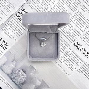 Boîte à bijoux en velours avec impression de logo personnalisée, étui de rangement recyclable pour bagues et colliers - Product Image 2
