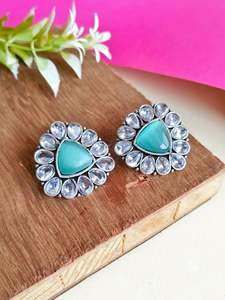 Triangle à la mode Monalisa oxydé goujons finition argent laiton en vrac bijoux de mode pour femmes boucles d'oreilles ethniques - Product Image 2