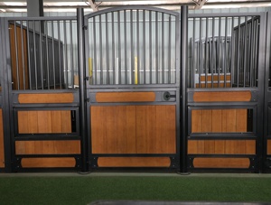 Prefabrik galvanizli at istikrarlı satmak taşınabilir at ahır Metal paneller için galvanizli çelik tasarım at durak Stables - Product Image 2