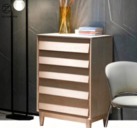 Commode haute en bois massif à façade inclinée, avec assemblage queue de pie, en noyer et chêne, 5 tiroirs, pour chambre à coucher