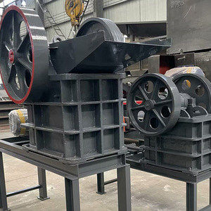 Petit concasseur à mâchoires diesel d'une capacité de production de 4 tonnes par heure et d'une taille de décharge inférieure à 5 centimètres - Product Image 2