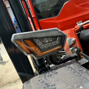 Grúa de Horquilla de Servicio Pesado con Tracción en las Cuatro Ruedas y Neumáticos, con Motor Diésel de 76KW, Caja de Cambios, Bomba y Capacidad de 5 Toneladas - Product Image 3