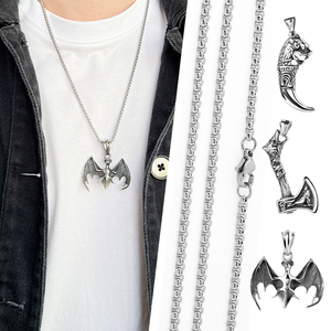 Collar con Colgante de Hacha Tomahawk Retro de Acero Inoxidable para Hombre - Product Image 1