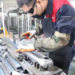 Radiatore Classico a Quattro Colonne in Acciaio con Massima Potenza Termica <span class=keywords><strong>per</strong></span> Grandi Ambienti e Applicazioni di Riscaldamento Interno Tradizionale - Product Image 6