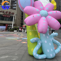 Modèle de fleur gonflable personnalisé multicolore à thème de dessin animé, accessoires de décoration publicitaire pour centres commerciaux en extérieur au printemps