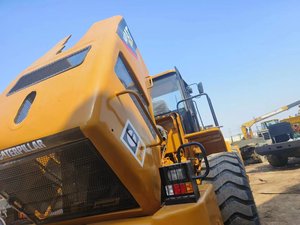 Chargeuse sur pneus Caterpillar 966H d'occasion, d'origine japonaise, 22 tonnes, avec godet de 3,8 m³, pour le chargement en carrière et en entrepôt. - Product Image 2