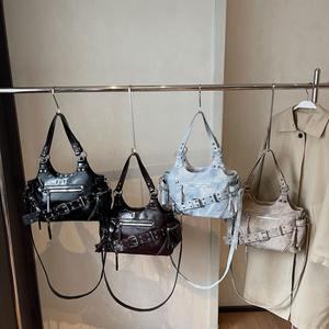 Sac à bandoulière souple pour femme, style Y2K, avec rivets, chaînes personnalisées, multiples poches, rétro, style 'Spicy Girl', avec œillets et ceinture - Product Image 1