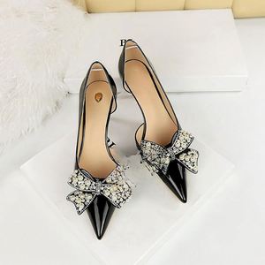 Talons, talons fins, chaussures pour femmes, <span class=keywords><strong>bouche</strong></span> peu profonde, côté pointu, épissage évidé, chaussures de dame à la mode avec nœud en strass - Product Image 4