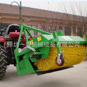 Barredora de nieve Weifang Yisen montada en tractor con cepillo amarillo para limpieza de carreteras y limpieza municipal - Product Image 4