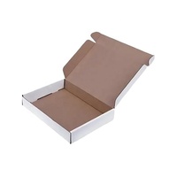 Boîte d'expédition en carton ondulé personnalisée et écologique avec laminage mat et doublure en mousse pour l'emballage de vêtements, cadeaux et e-commerce (vente en gros)