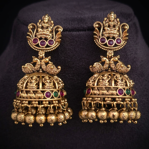 Boucles d'oreilles Jhumki en laiton plaqué or mat, motif lune antique, pour grossistes de bijoux fantaisie en Inde, modèle 231394, idéales pour les anniversaires - Product Image 2