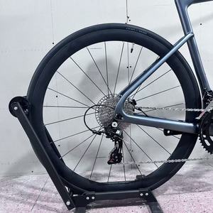 Vélo <span class=keywords><strong>de</strong></span> route en <span class=keywords><strong>carbone</strong></span> Zero Compromise 105 Di2 à transmission électronique avec roues en <span class=keywords><strong>carbone</strong></span> <span class=keywords><strong>de</strong></span> 50 mm pour la course16 - Product Image 4