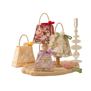 Papier-Süßigkeiten-Schachtel mit Plüschkugel T-förmige Geschenktaschen für Blume und Schokolade Hochzeitsgeschenke für Gäste Babyparty Weihnachten