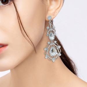 Boucles d'oreilles en alliage serties de zircon de luxe européen et américain, forme goutte d'eau, polyvalentes, tendance, élégantes, bijoux de créateur haut de gamme - Product Image 1