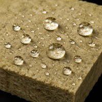 Panneau de laine de roche pour isolation phonique et thermique, ignifuge, pour l'approvisionnement transfrontalier