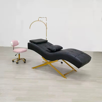 Table de massage pour salon de beauté, nouveau design, cuir rose, base en métal doré, lit incurvé pour extensions de cils