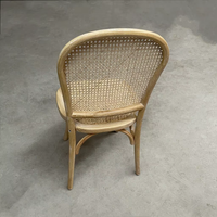 Chaise de salle à manger empilable en bois massif, artisanale, durable et luxueuse, modèle MC-II, pour usage hôtelier