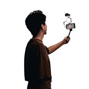 ไฟวิดีโอ LED สี RGB รุ่น <span class=keywords><strong>VL</strong></span>-49 PRO ของ <span class=keywords><strong>Ulanzi</strong></span> ขนาดเล็ก 2500K ถึง 9000K สำหรับกล้องถ่ายภาพ พร้อมฮันนี่โคมดิฟฟิวเซอร์ - Product Image 1