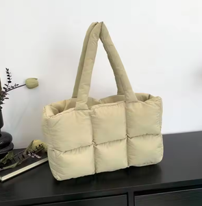 Sac à main en mousse douce et chaude de grande capacité personnalisé, doudoune d'hiver unie, sac de shopping moelleux à bandoulière unique - Product Image 5