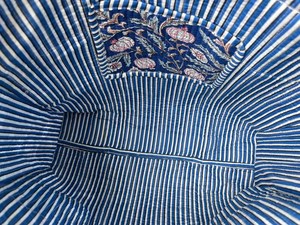 Bolso de Mano Acolchado de Algodón con Estampado de Bloques, Elegante Arte Textil Tradicional, Bolso de Hombro para Viajes y Compras - Product Image 6