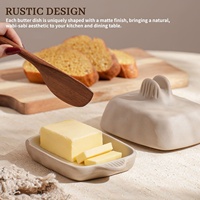 Produit transfrontalier : Beurrier en terre cuite exclusif pour la cuisine, avec couvercle en verre et couteau à beurre, fait main, texture texturée, design rectangulaire