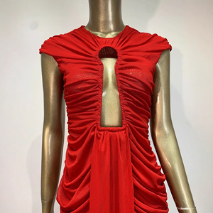 유럽 미국 여자의 <span class=keywords><strong>2025</strong></span> 가을 섹시 중공 허리 주름 단색 바닥 길이 Bodycon 짠 빨 파티 원피스 100% - Product Image 5