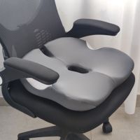 Coussin de siège de coccyx en mousse à mémoire de forme respirante pour le soulagement de la douleur sciatique du bas du dos