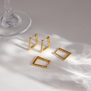 J&D Jewelry - Aros de Acero Inoxidable Chapados en Oro de 18K con Forma de U, Aros Geométricos con Pedrería para Mujer - Product Image 2