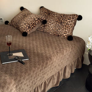 Set di Biancheria da Letto Personalizzato in Tessuto Misto Pile di Leopardo con Copripiumino e Copriletto con Bordo Arricciato - Product Image 5
