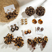 Boucles d'oreilles créoles mode bohème européenne et américaine, exagérées, colorées, en tissu imprimé léopard, avec fleur pendante en plastique, cadeau pour femme
