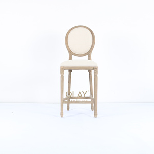 Chaises hautes <span class=keywords><strong>de</strong></span> comptoir en bois massif à dossier rond style <span class=keywords><strong>Louis</strong></span> <span class=keywords><strong>de</strong></span> luxe <span class=keywords><strong>de</strong></span> haute qualité Tabourets <span class=keywords><strong>de</strong></span> <span class=keywords><strong>bar</strong></span> pour la cuisine, le restaurant et le mariage - Product Image 4