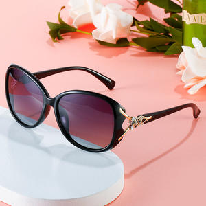 GWTNN OEM <span class=keywords><strong>Fox</strong></span> Head <span class=keywords><strong>gafas</strong></span> con diamantes y pintura <span class=keywords><strong>gafas</strong></span> <span class=keywords><strong>de</strong></span> <span class=keywords><strong>sol</strong></span> polarizadas personalidad Street shooting <span class=keywords><strong>gafas</strong></span> <span class=keywords><strong>de</strong></span> <span class=keywords><strong>sol</strong></span> <span class=keywords><strong>de</strong></span> forma cóncava - Product Image 1