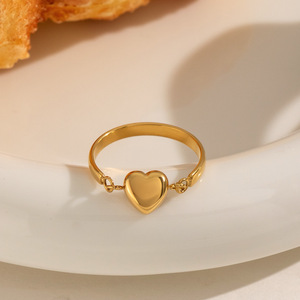 Anillo de Corazón en Oro de 18K con PVD para Mujer, <span class=keywords><strong>Acero</strong></span> <span class=keywords><strong>Inoxidable</strong></span>, Diseño Único, Joyería Moderna para Uso Diario, Resistente al Deslustre, Regalo Elegante - Product Image 4