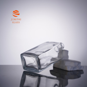 Bottiglia di Vino in Vetro Trasparente Personalizzabile da 700 ml con Collo Filettato, Adatta per Whisky, Vodka <span class=keywords><strong>e</strong></span> Vino - Product Image 4