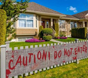 Letrero de Advertencia para Halloween: No Entrar al Jardín, Decoración Espeluznante con Sangre Fingida, Pancarta Larga, Decoración Personalizable - Product Image 1
