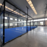 Terrain de padel en gazon artificiel super panoramique PEDI, un terrain de sport de luxe pour le tennis et le futsal