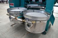 Presse à huile d'arachide combinée sous vide à contrôle automatique de la température YZYX120WZ pour l'approvisionnement en Moyen-Orient et en Afrique