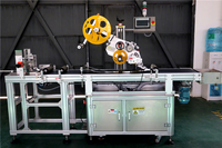 Machine d'étiquetage automatique électrique Skilt avec PLC pour sachets et sacs, applicateur d'étiquettes sur la surface supérieure (emballage en bois)