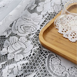 Nappe ronde en dentelle blanche brodée en polyester pour la décoration de la maison - Product Image 4