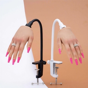 Main d'entraînement <span class=keywords><strong>en</strong></span> <span class=keywords><strong>silicone</strong></span> (noir/blanc) avec <span class=keywords><strong>bras</strong></span> flexible et pince de fixation pour bureau, idéale pour l'entraînement au nail art – Vente directe usine - Product Image 2