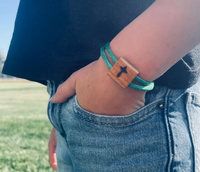 Vente en gros personnalisé personnalisé nom/symbole cadeau survie tactique bambou en bois et paracorde Bracelet avec logo personnalisé