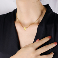 Colgante Personalizado con Letra del Alfabeto, Inicial de 26 Letras Mayúsculas, Chapado en Oro de 18K, Cadena de Acero Inoxidable, Regalo