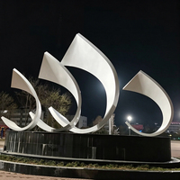 Fabricant de sculptures en acier inoxydable sur mesure, Grand aménagement paysager métallique circulaire extérieur pour campus, Scène aquatique en forme de ruban