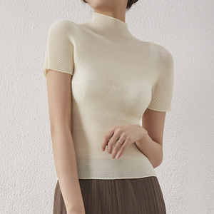 Tops plissés en mousseline de soie Miyake de haute qualité, écologiques, pour femmes, nouvelle mode estivale, t-shirt à manches courtes hautement élastique, col roulé - Product Image 1